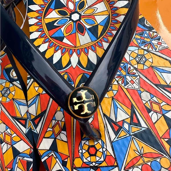 NWT Tory Burch Psychedelic Geo Enamel Logo PVC/EVA Sole Flip Flop Sandal Sz 8 - Picture 3 of 6